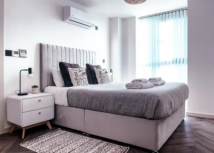 Luxe Penthouse Retreat: With Free Parking!