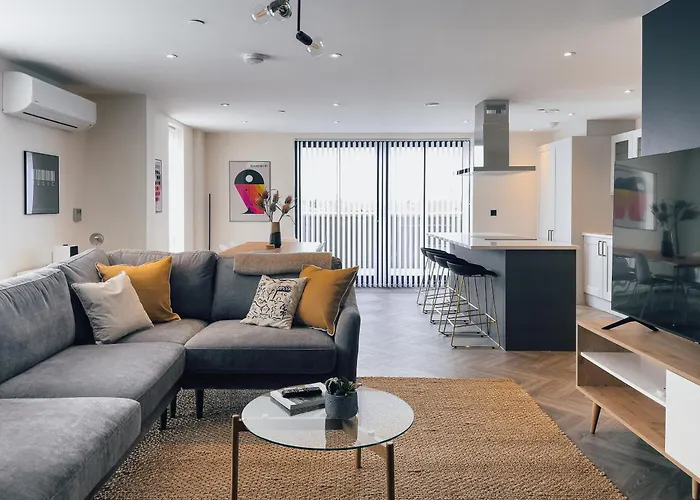 Luxe Penthouse Retreat: With Free Parking!