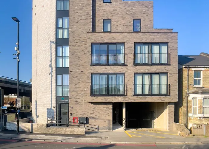Luxe Penthouse Retreat: With Free Parking!