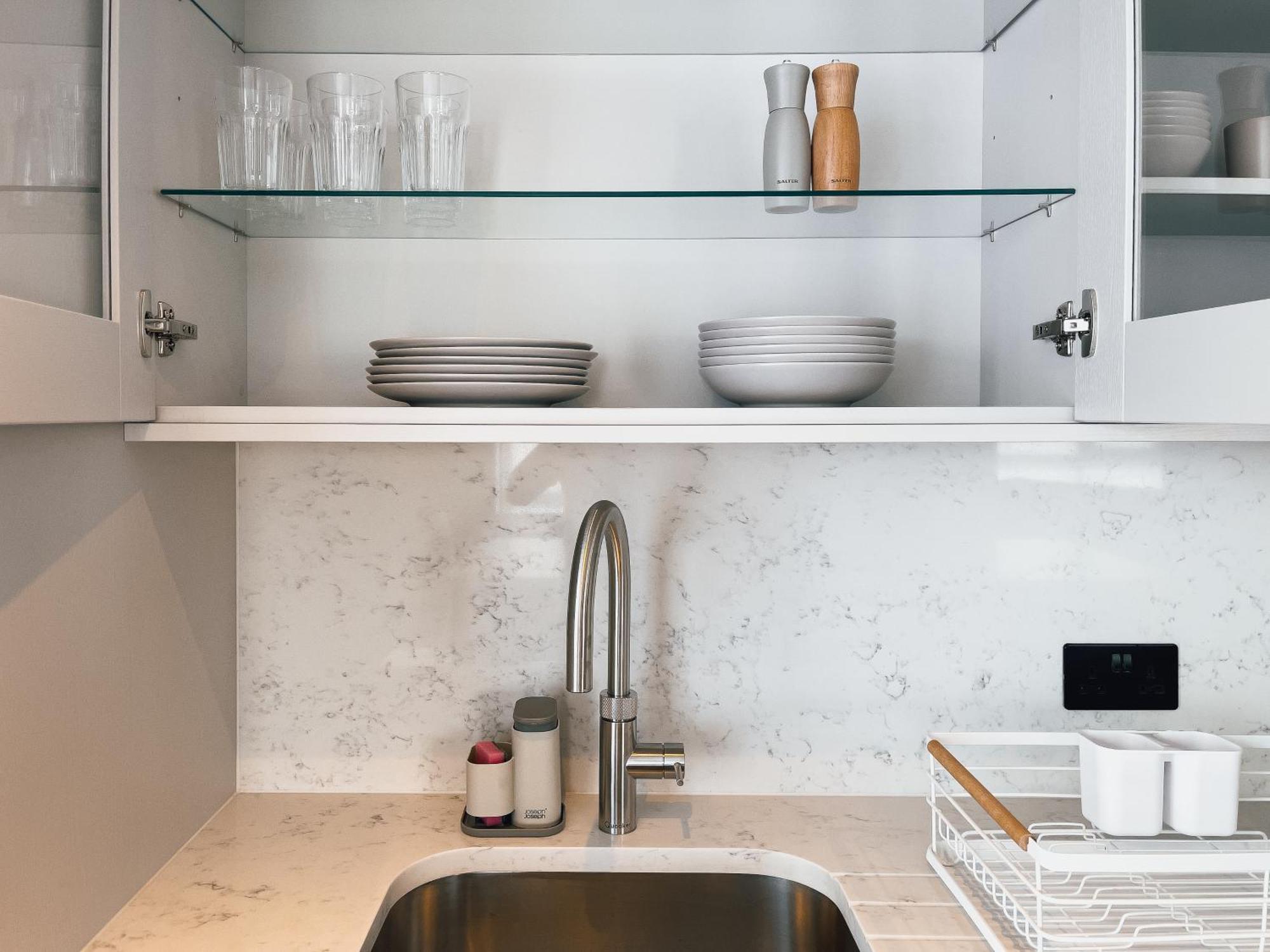 Luxe Penthouse Retreat: With Free Parking! *