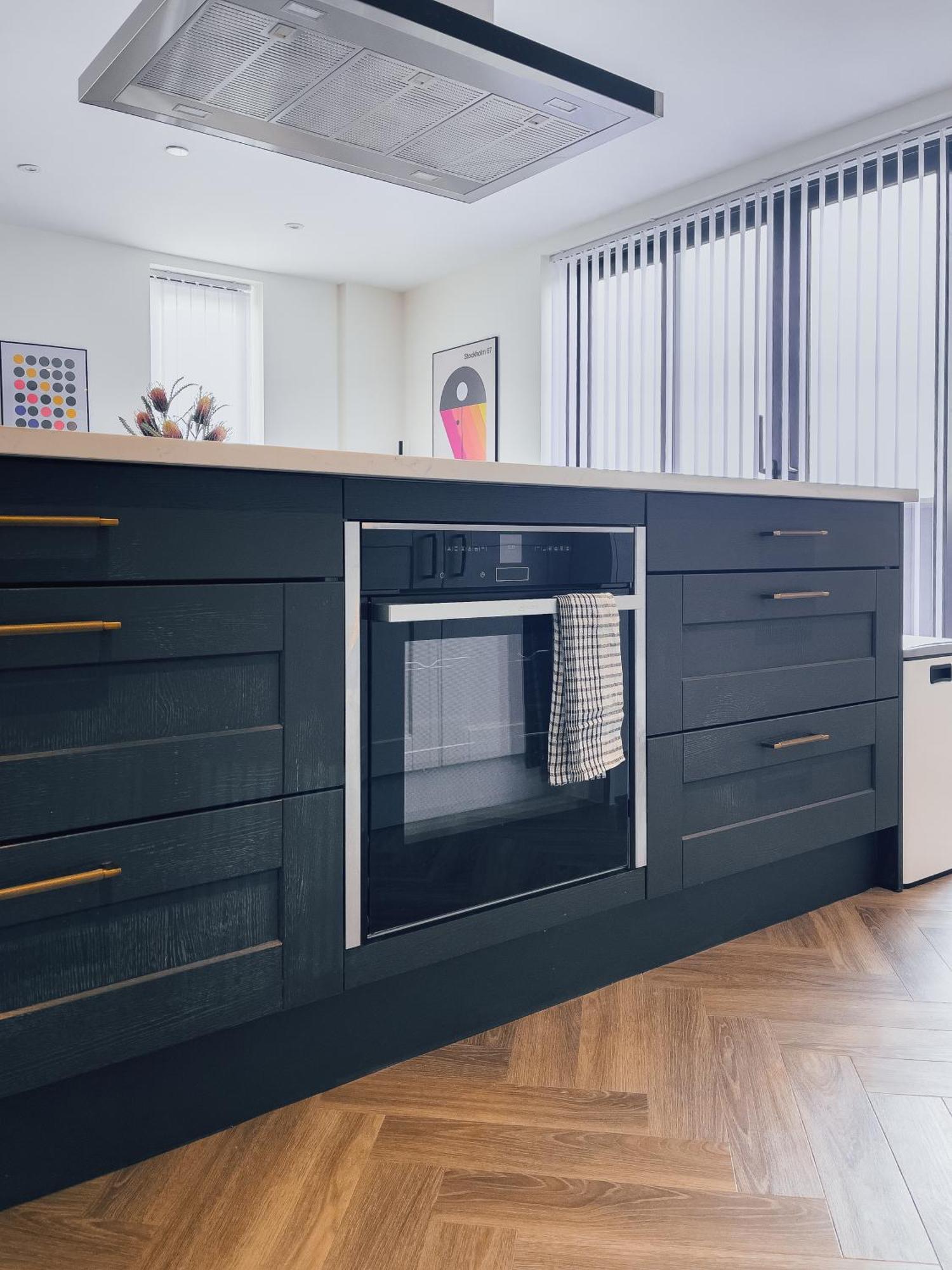 Apartment Luxe Penthouse Retreat: With Free Parking!