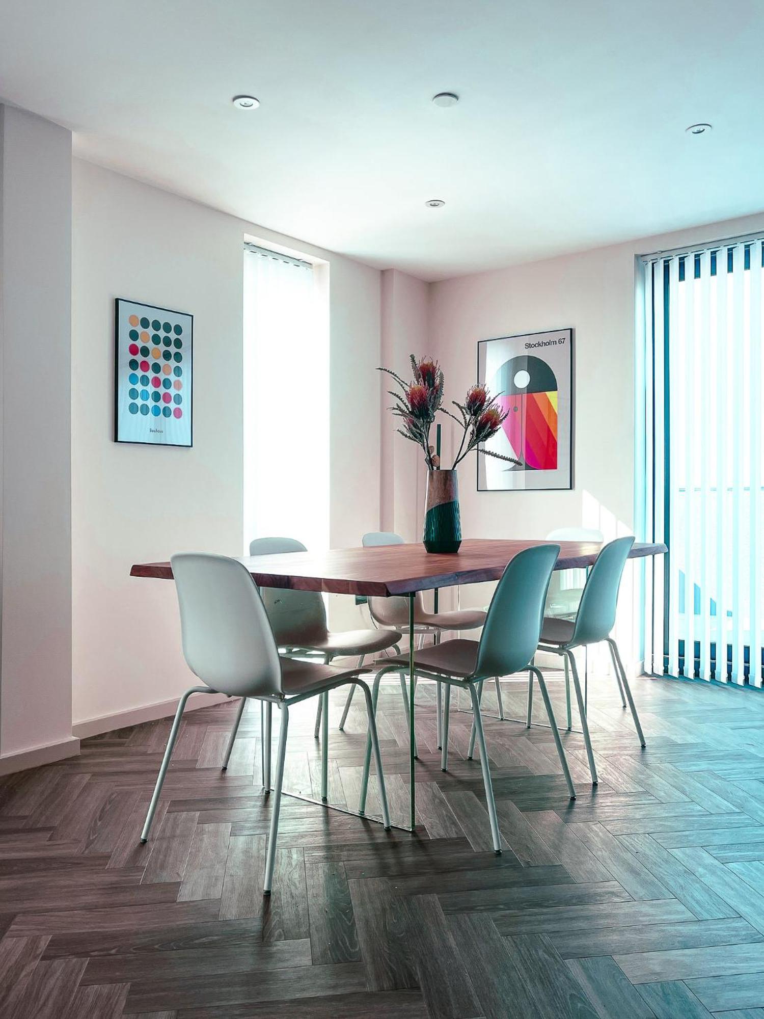 Apartment Luxe Penthouse Retreat: With Free Parking! *